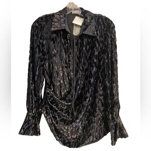 Simkhai - Luella Deep V Top in Black
Size 4
NEVER WORN